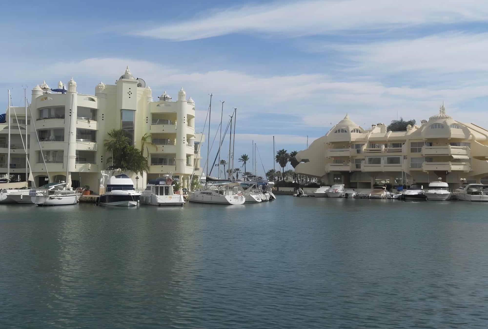 Next To Puerto Marina And The Beach Benalmadena Bagian luar foto