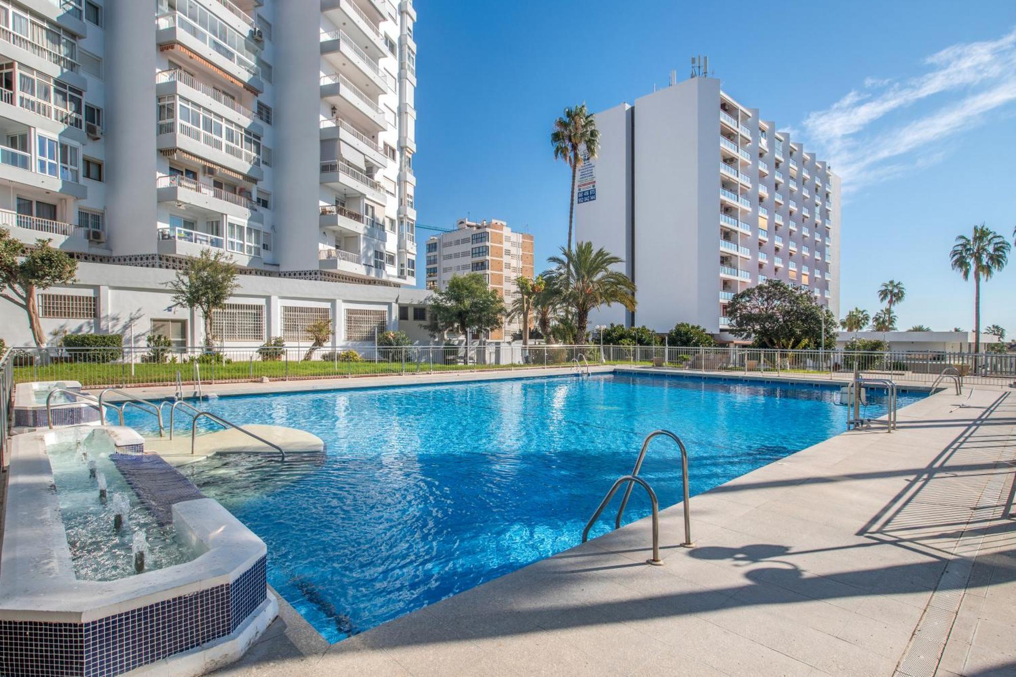 Next To Puerto Marina And The Beach Benalmadena Bagian luar foto