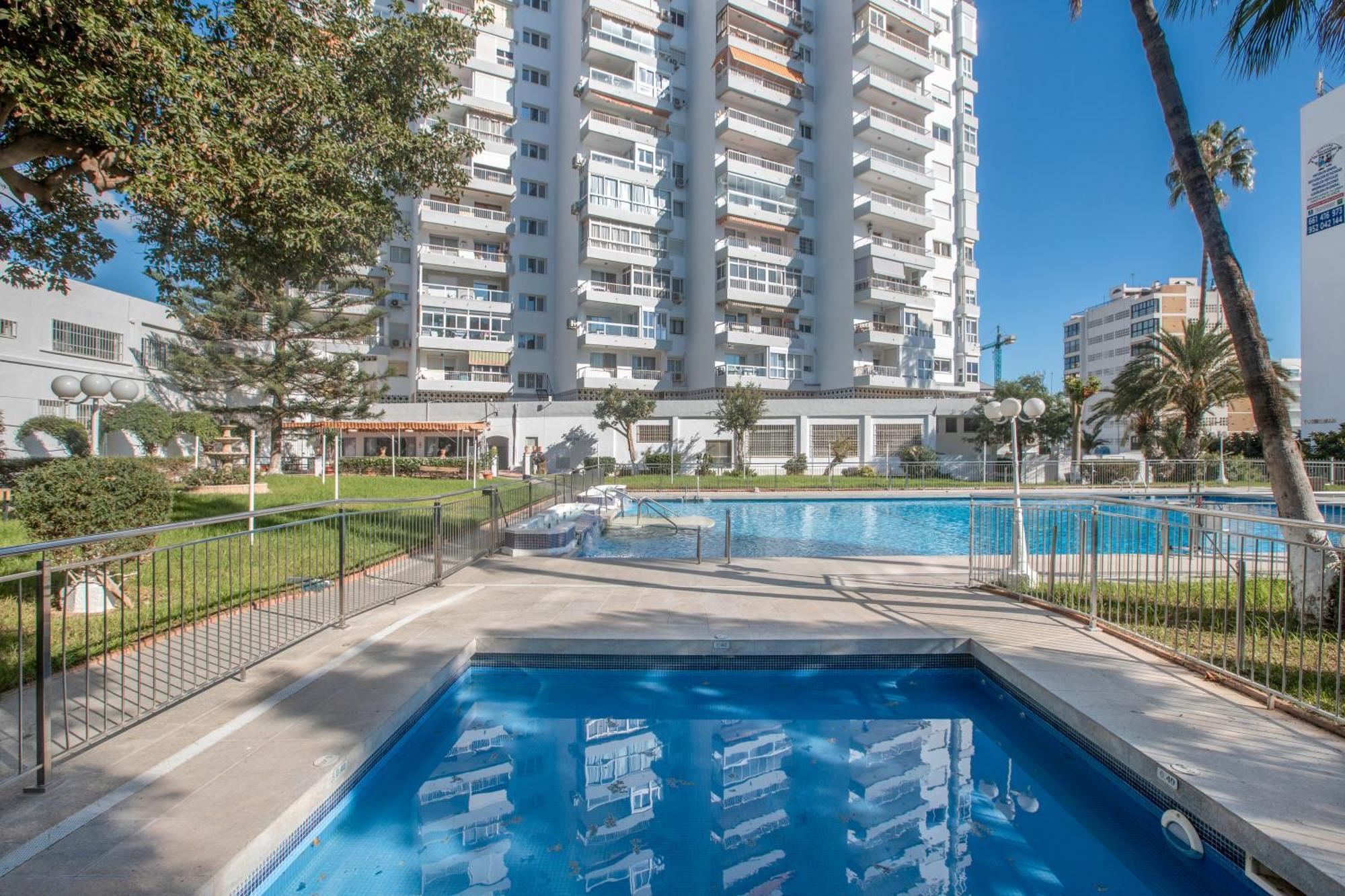 Next To Puerto Marina And The Beach Benalmadena Bagian luar foto