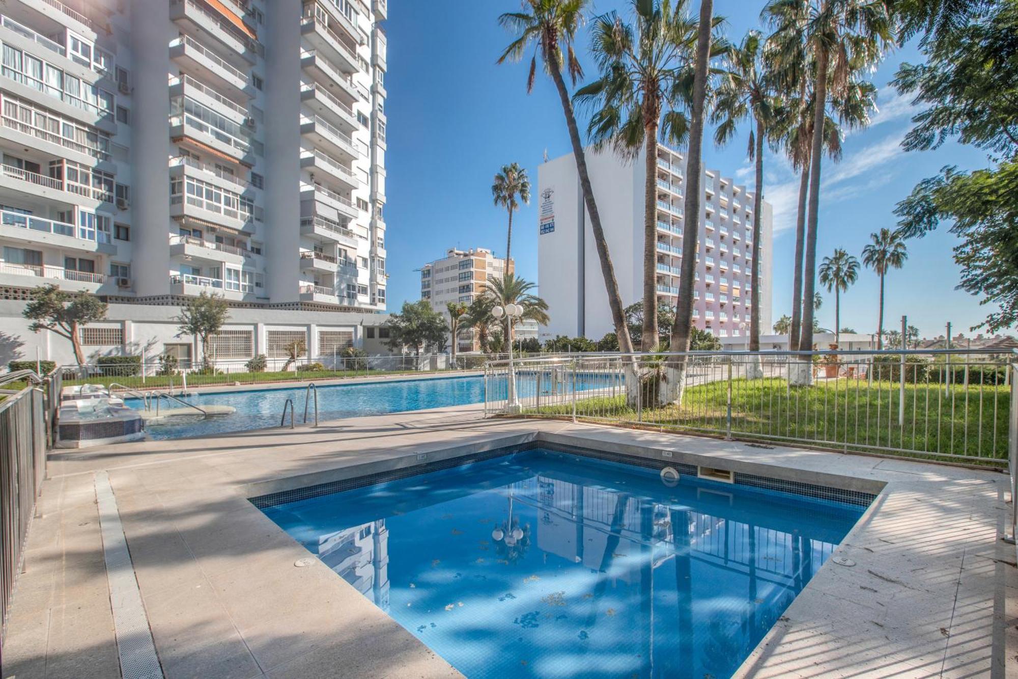 Next To Puerto Marina And The Beach Benalmadena Bagian luar foto